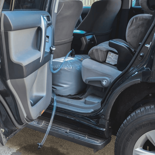 Water bladder in the footwell for a four wheel drive